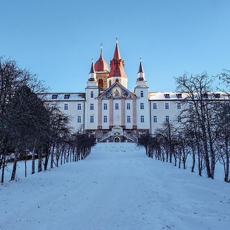 Hotel Leonard Nova Ponente Zewnętrze zdjęcie