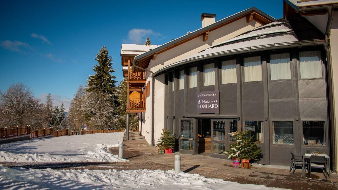 Hotel Leonard Nova Ponente Zewnętrze zdjęcie