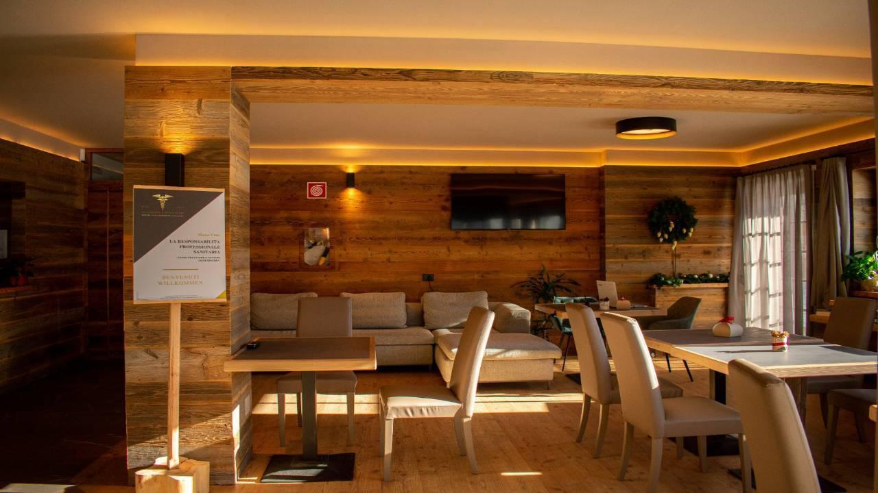Hotel Leonard Nova Ponente Zewnętrze zdjęcie