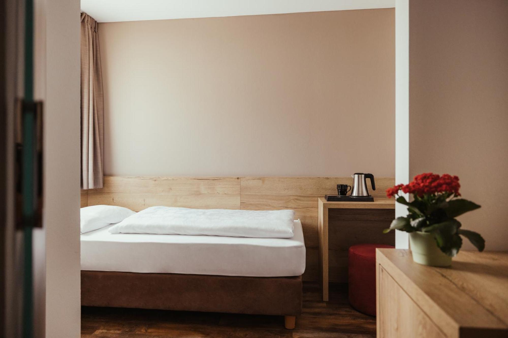 Hotel Leonard Nova Ponente Zewnętrze zdjęcie