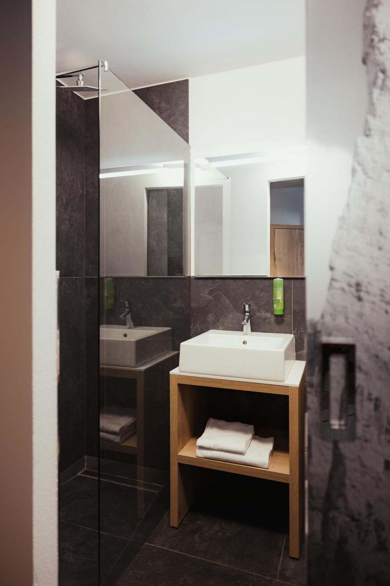 Hotel Leonard Nova Ponente Zewnętrze zdjęcie