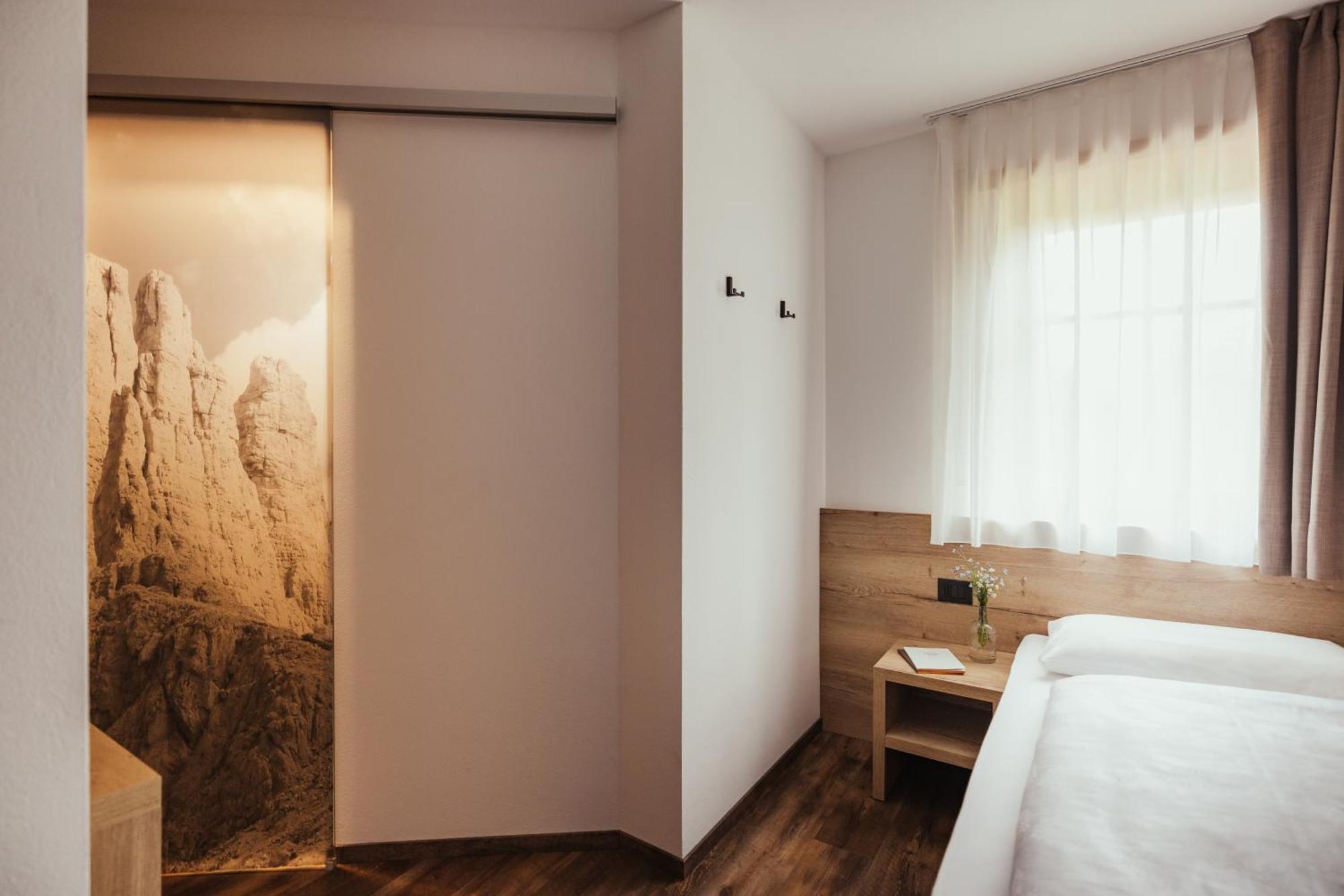 Hotel Leonard Nova Ponente Zewnętrze zdjęcie