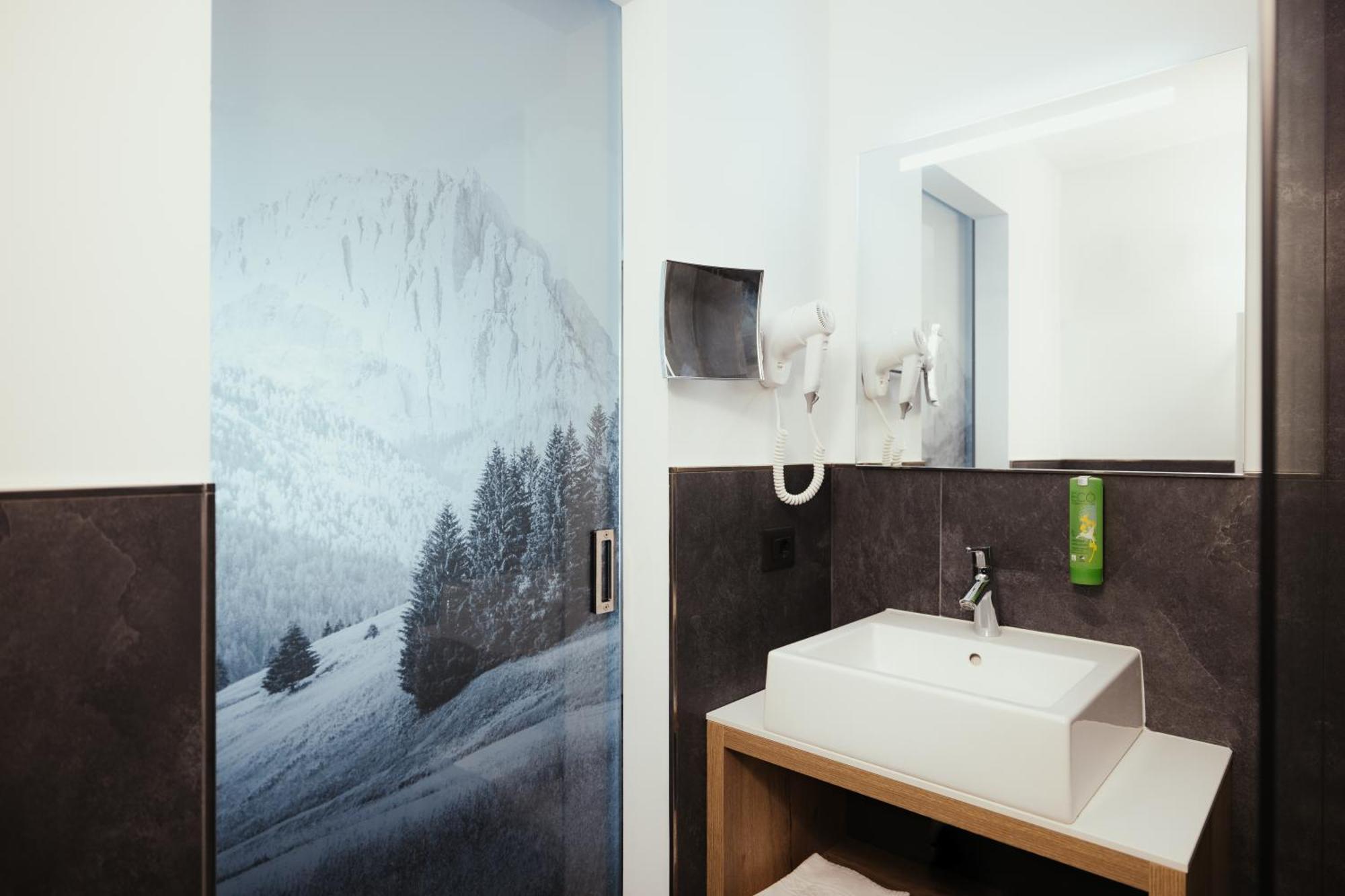 Hotel Leonard Nova Ponente Zewnętrze zdjęcie