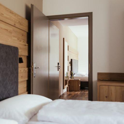 Hotel Leonard Nova Ponente Zewnętrze zdjęcie