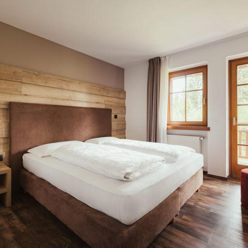 Hotel Leonard Nova Ponente Zewnętrze zdjęcie