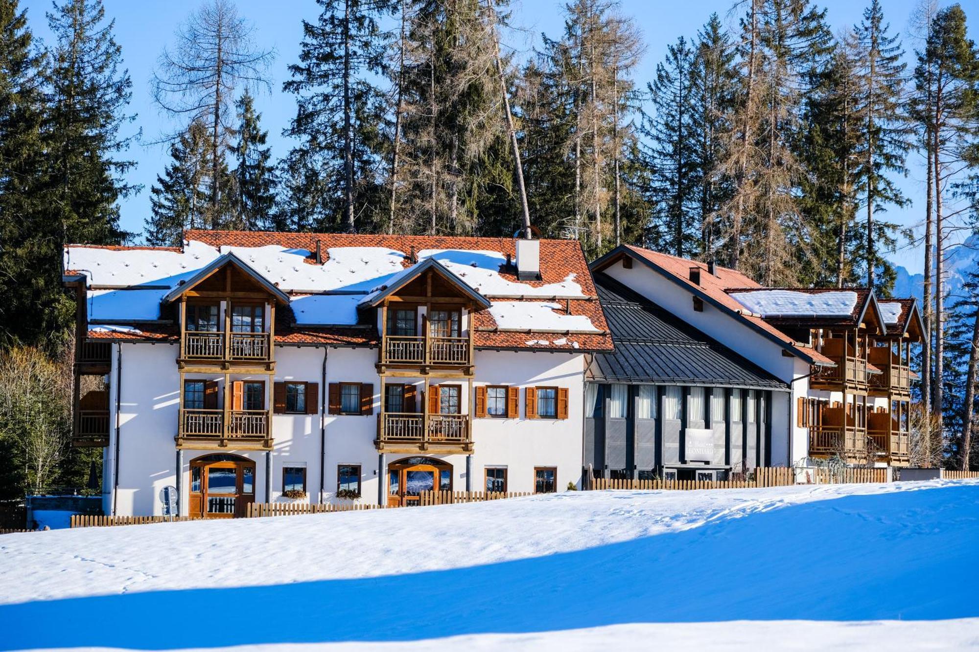 Hotel Leonard Nova Ponente Zewnętrze zdjęcie